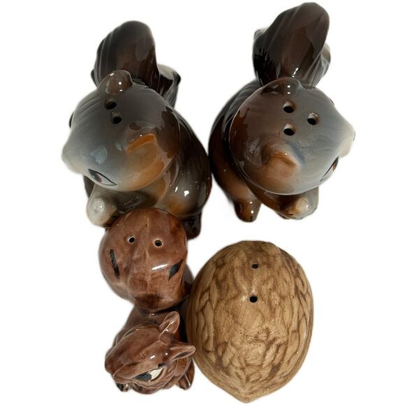 Vintage Lot 2 Squirrel Ceramic Salt Pepper Shakers - Cute Couple & Walnut - Picture 5 of 10